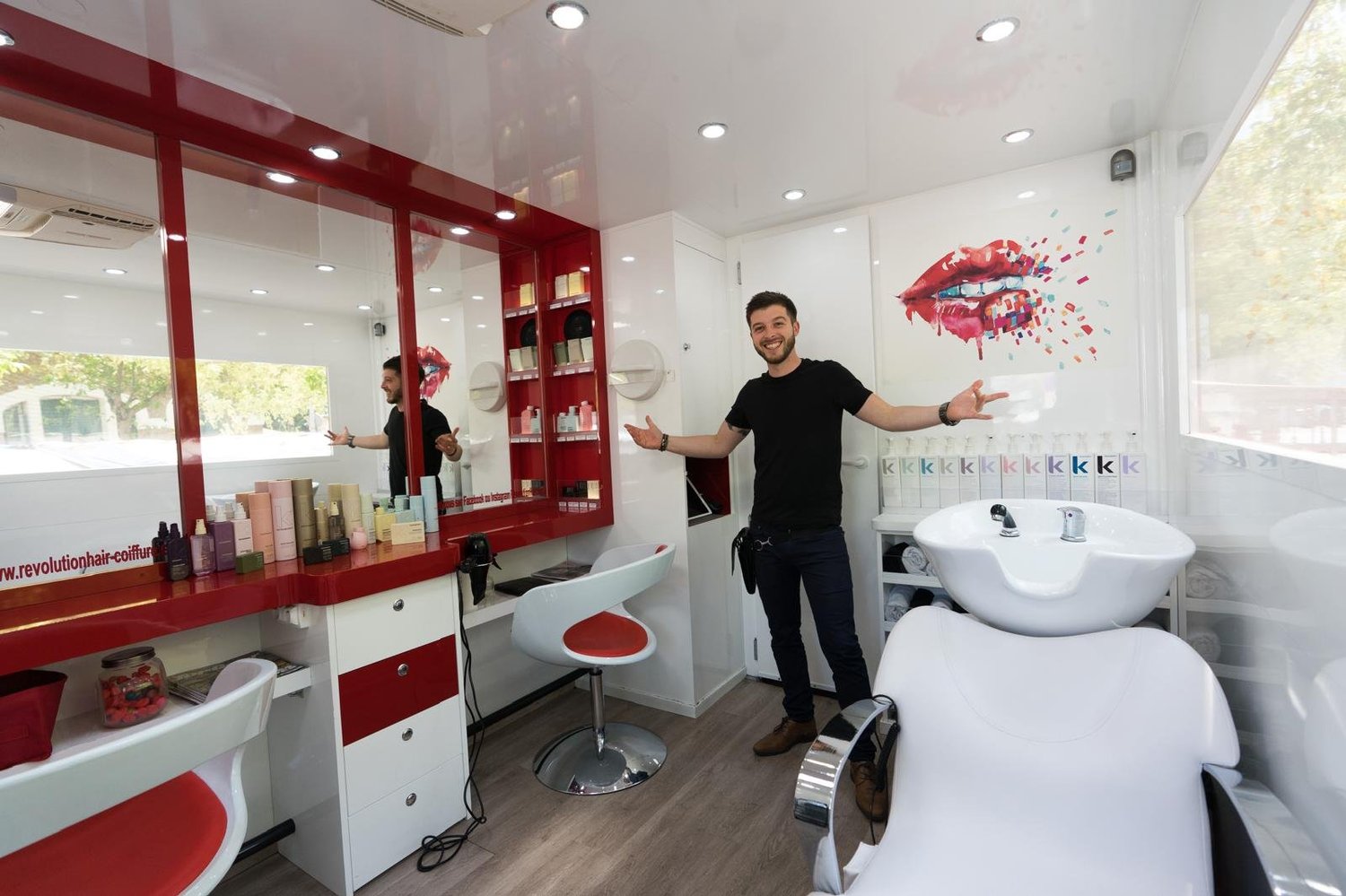 Intérieur du Hair Truck RevolutionHair